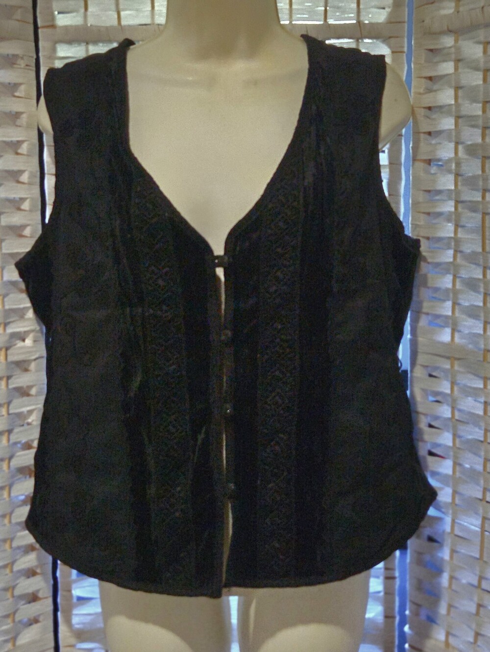 White STAG Black Sleeveless Velvet Vest